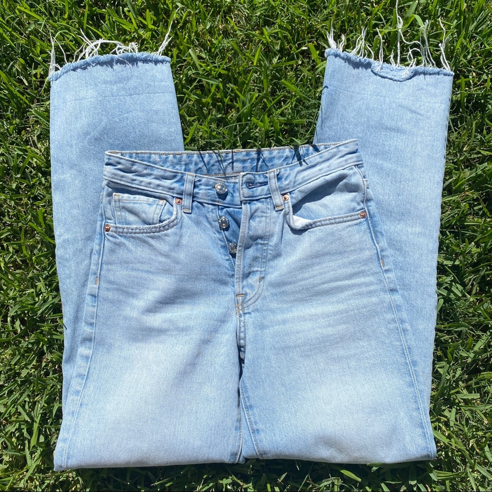 H&M high waist original straight fit light wash
frayed hem denim jeans size 25